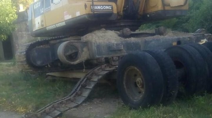 LA EXCAVADORA SOBRE ORUGAS, ROTA OTRA VEZ