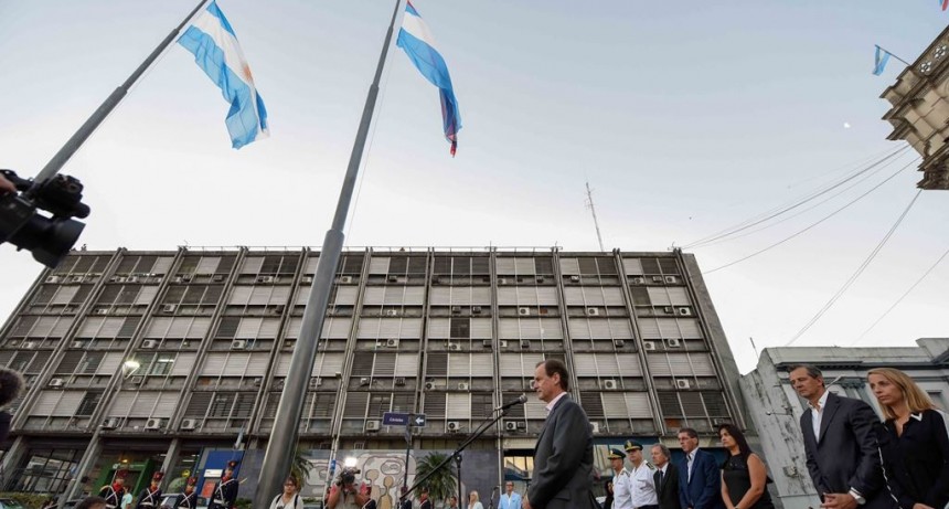 Bordet valoró el gesto de continuar las negociaciones salariales docentes con los chicos en la escuela