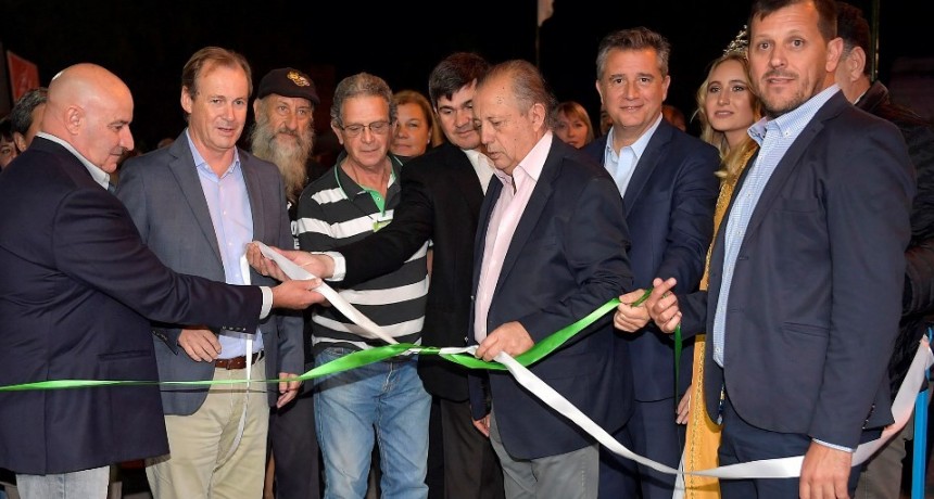 Bordet en la apertura de la Expo Apícola Maciá