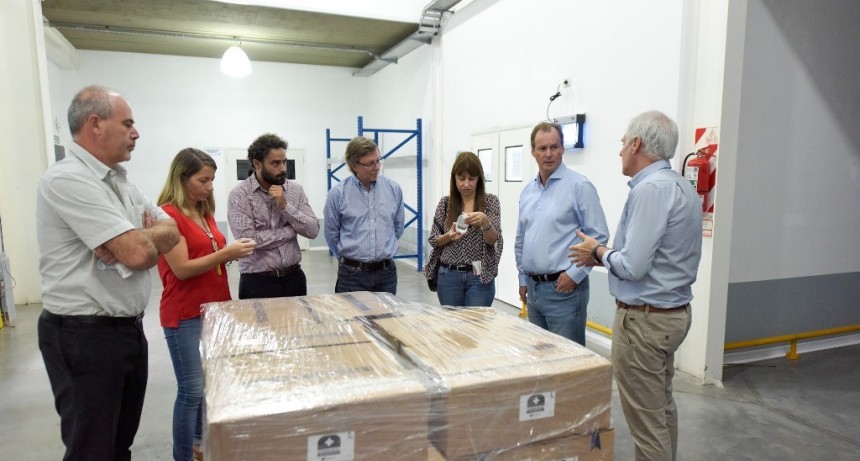 Se concretó la primera entrega de alcohol en gel encargado por la provincia 