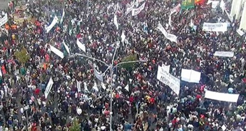 La Marcha Federal Universitaria se replicó en Paraná: voces, fotos y mensajes