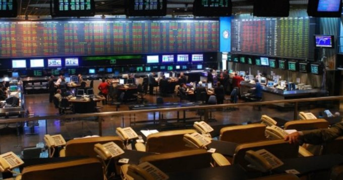Se desplomó la Bolsa y se disparó el dólar