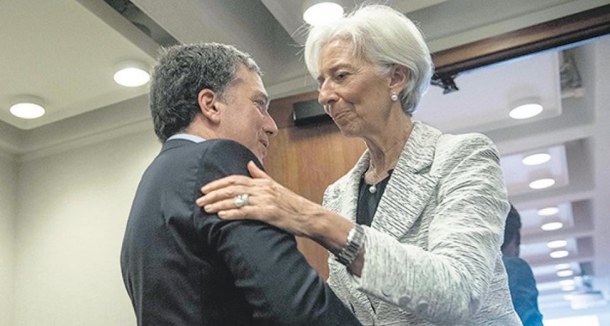 El FMI aprobó el acuerdo y envía los primeros 15 mil millones de dólares