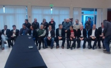 INTENDENTE HANEMANN HIZO NOMBRAR A SU NUERA Y AL MEJOR AMIGO DEL HIJO EN EL REGISTRO CIVIL Y AHORA SE FUE CON CAMBIEMOS