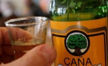 Comienza agosto y hoy se toma caña con ruda: conocé la tradición y sus beneficios