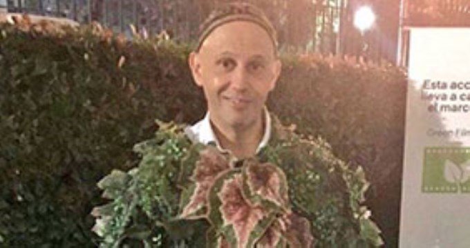 Bergman se disfrazó de planta y recibió 
