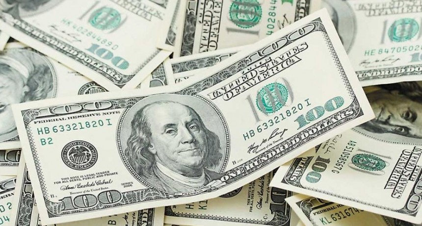 El dólar escala 30% en bancos de la City porteña y alcanza los 60 pesos, el salto más grande desde la salida del 