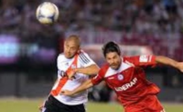 ESCUCHÁ RIVER-ARGENTINOS 