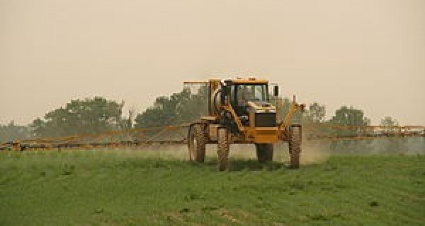 La provincia fiscalizará con la Policía y la Justicia la fumigación en los campos
